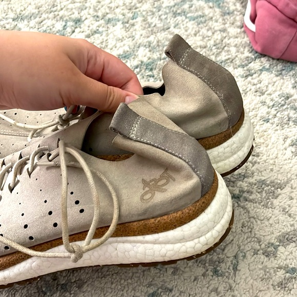 OTBT Alstead Tennis Shoes size 10 - Picture 3 of 11